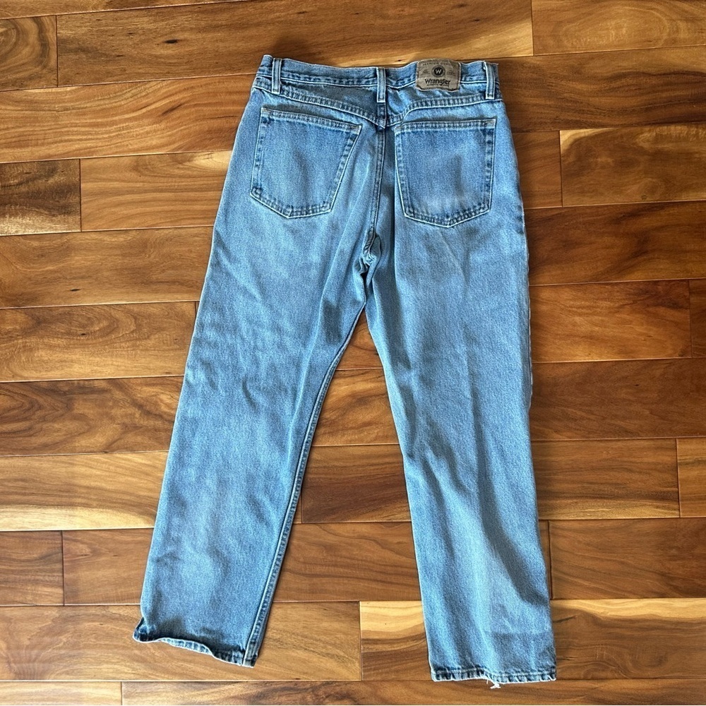 Wrangler Relaxed Fit Distressed Jeans size 32x30 - Picture 4 of 5